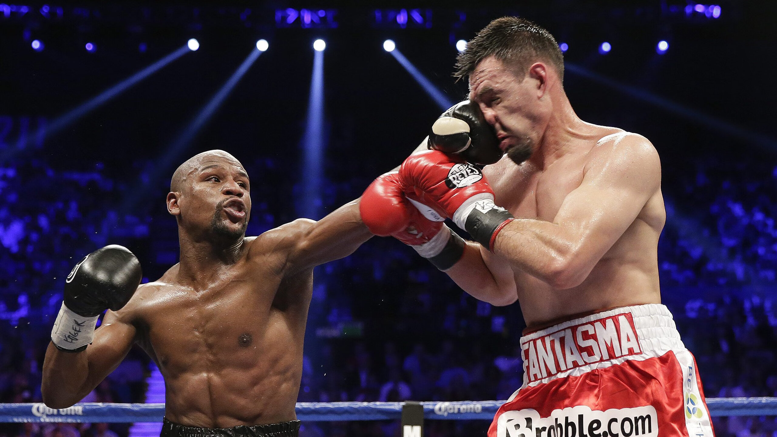 乐鱼体育在线登录-3-1赢球，勒沃库森9打11展现绝佳韧性，勒沃库森球员